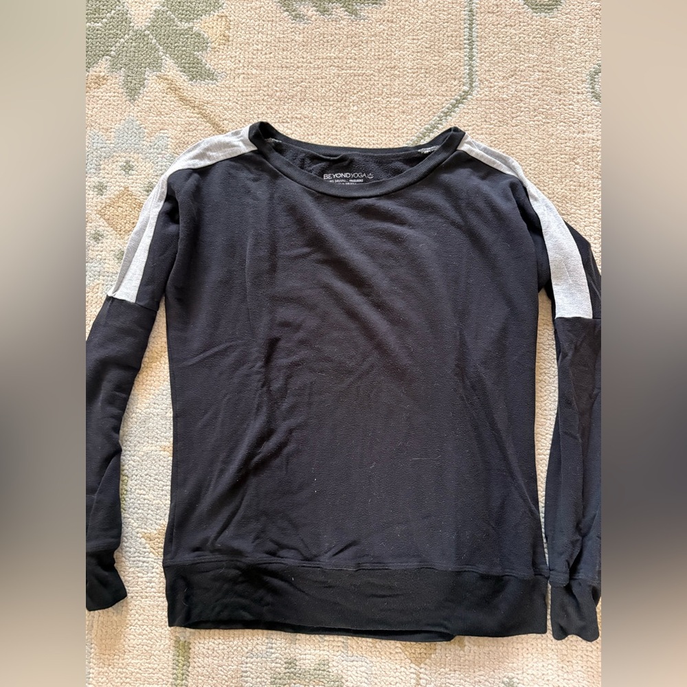 Beyond Yoga Black and Gray Pullover Crewneck Sweatshirt